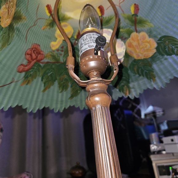 Glynda Turley? Reversed Hand-Painted Flowers Parlor Table Lamp - Picture 6 of 7